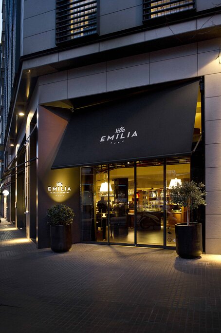 Hotel749