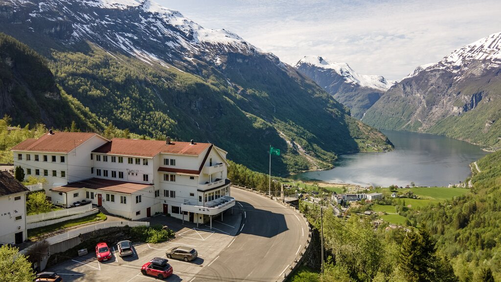 Hotel385