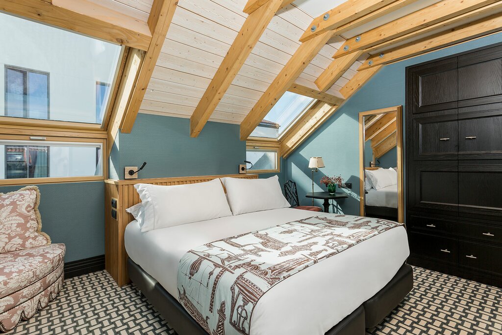Hotel768