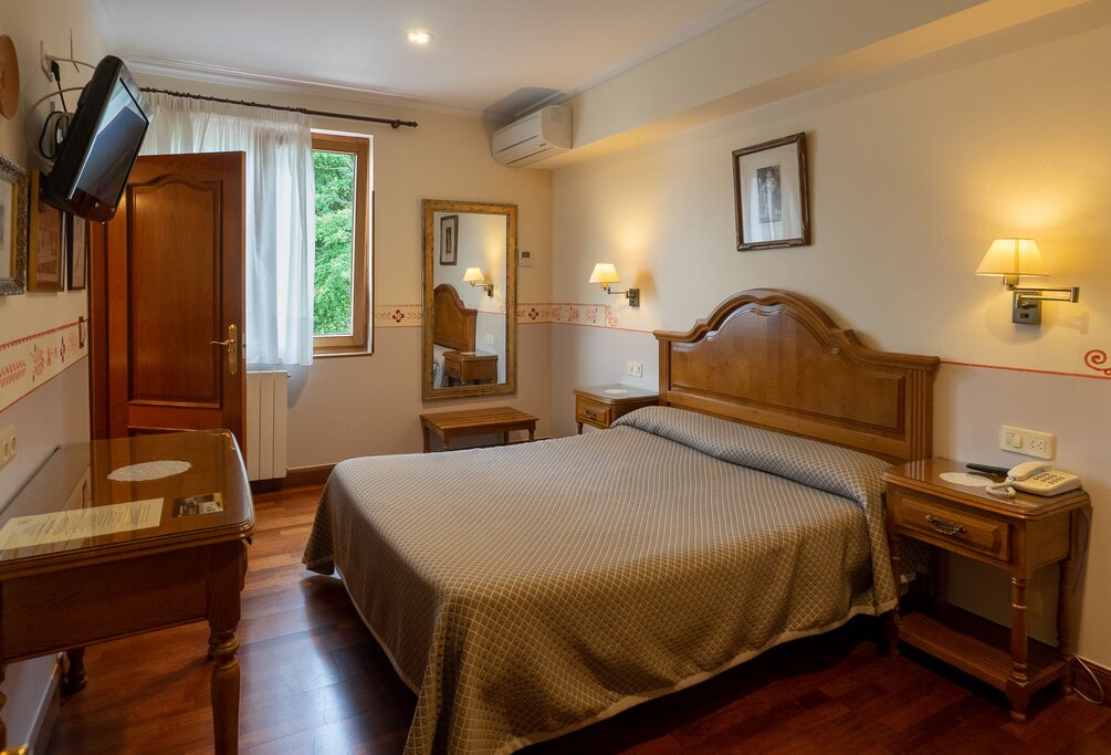 Hotel898