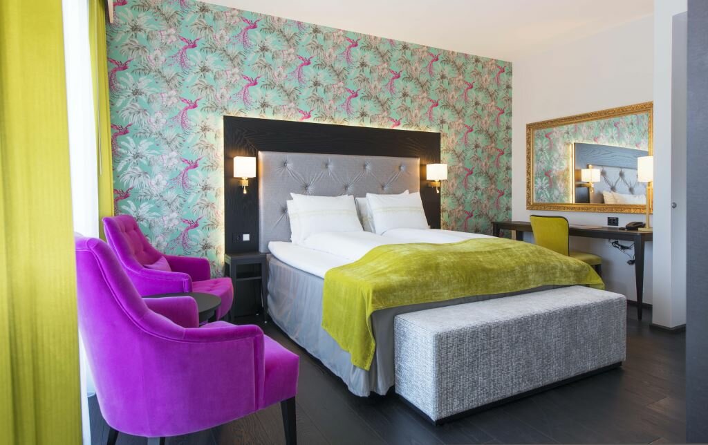 Hotel353