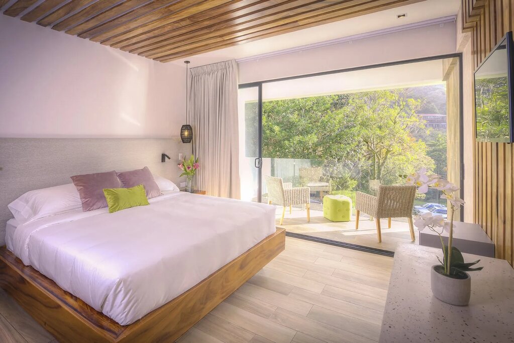 Hotel233
