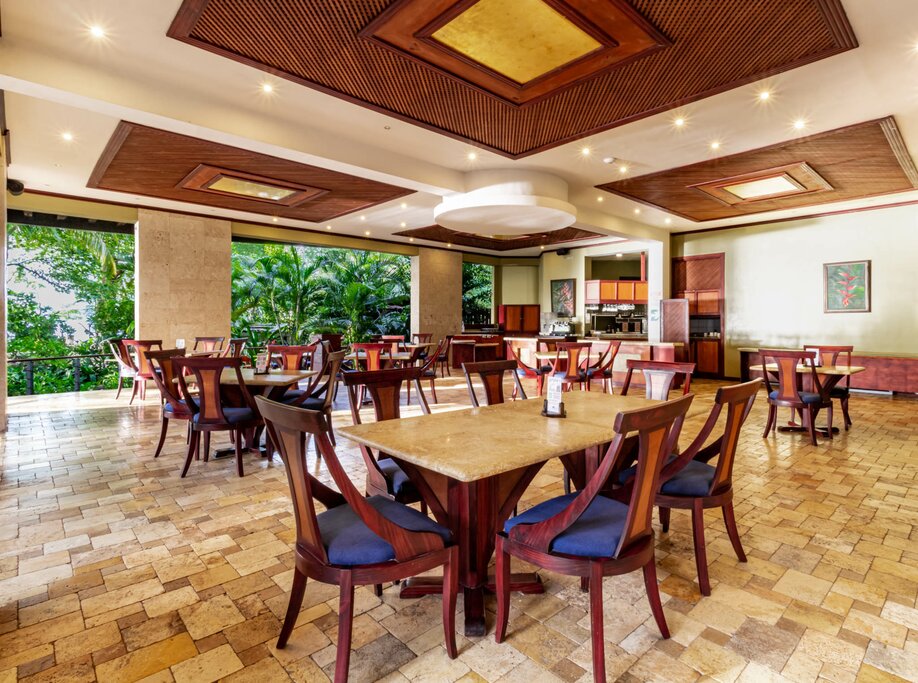 Hotel211