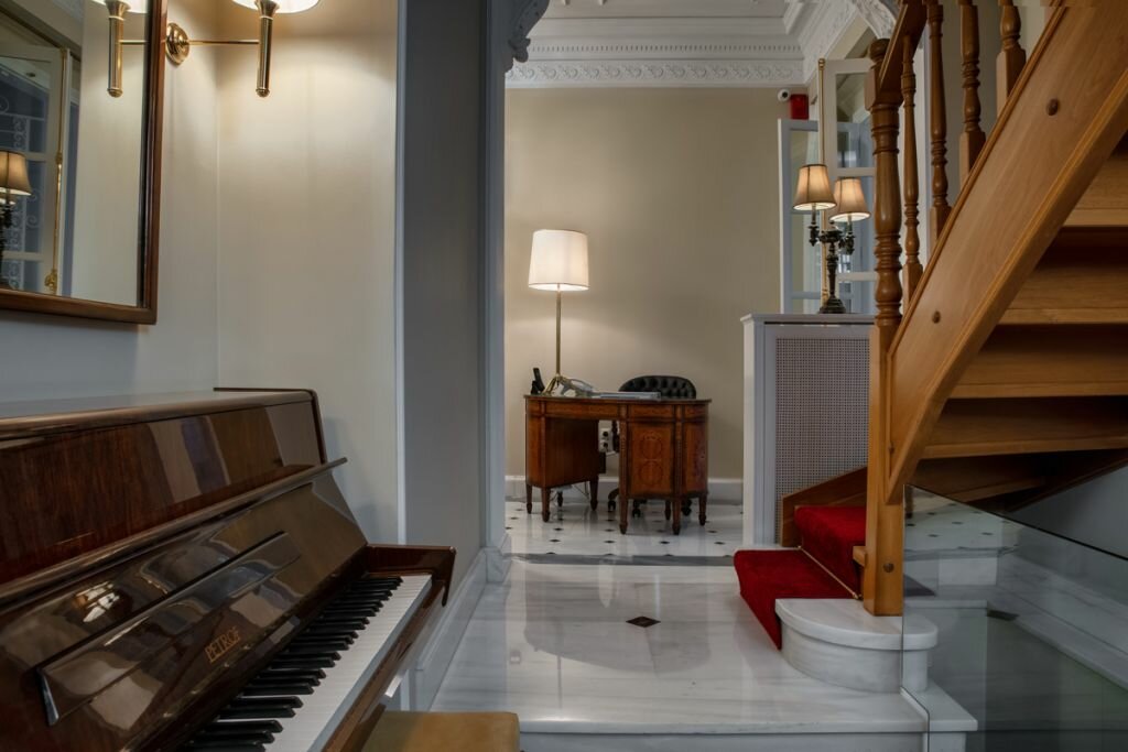 Hotel498