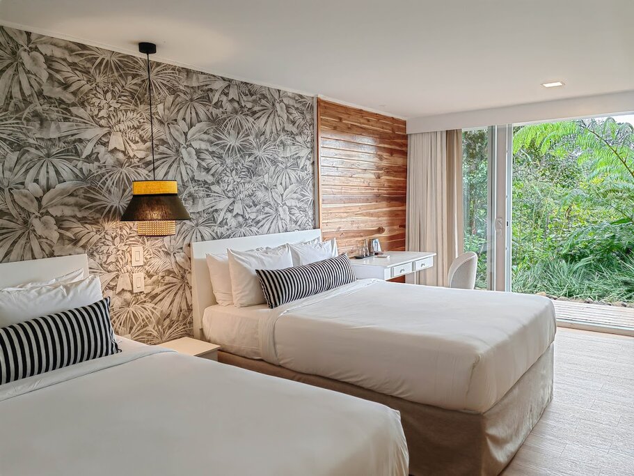Hotel196