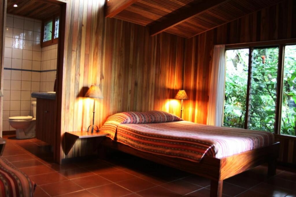 Hotel184