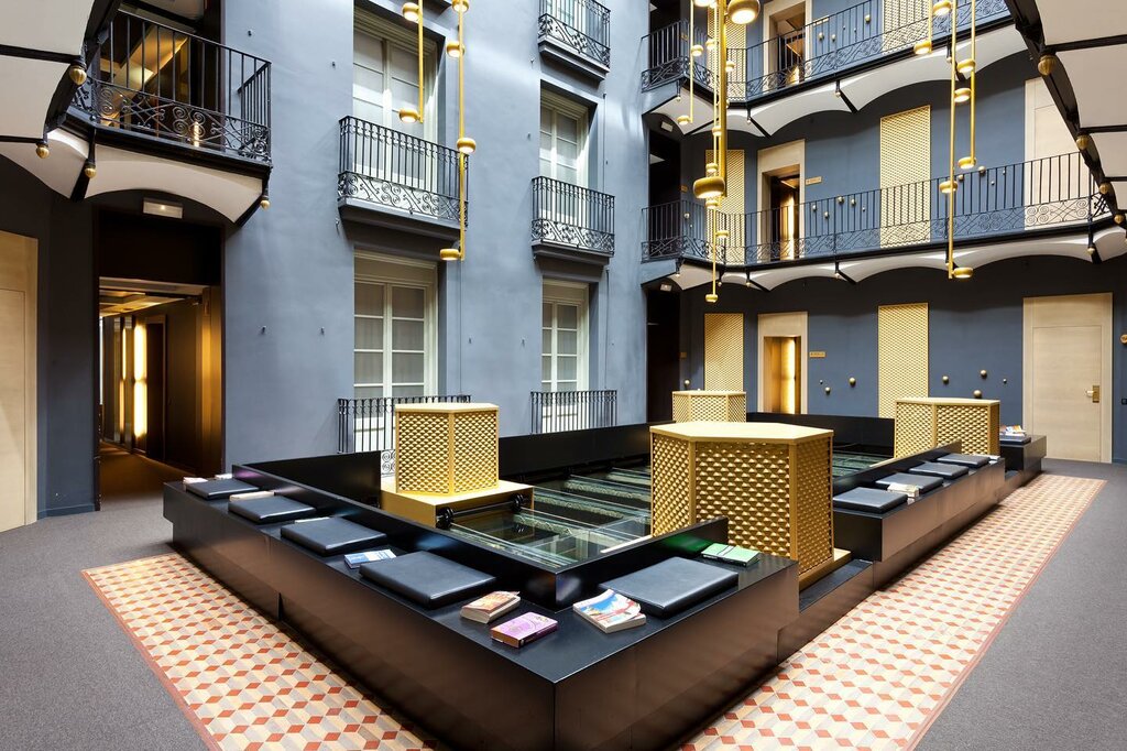 Hotel818