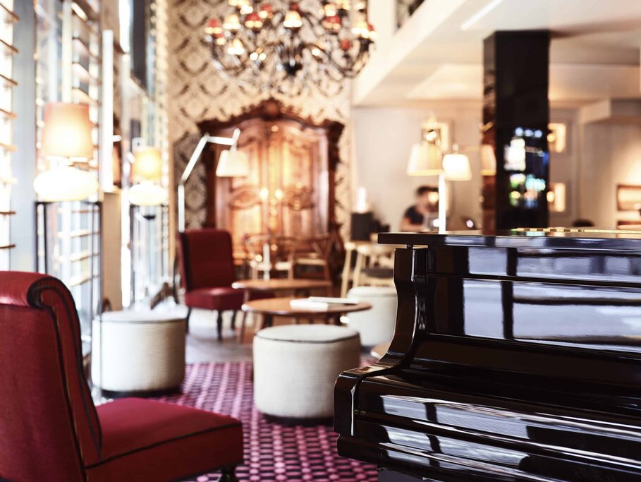 Hotel749