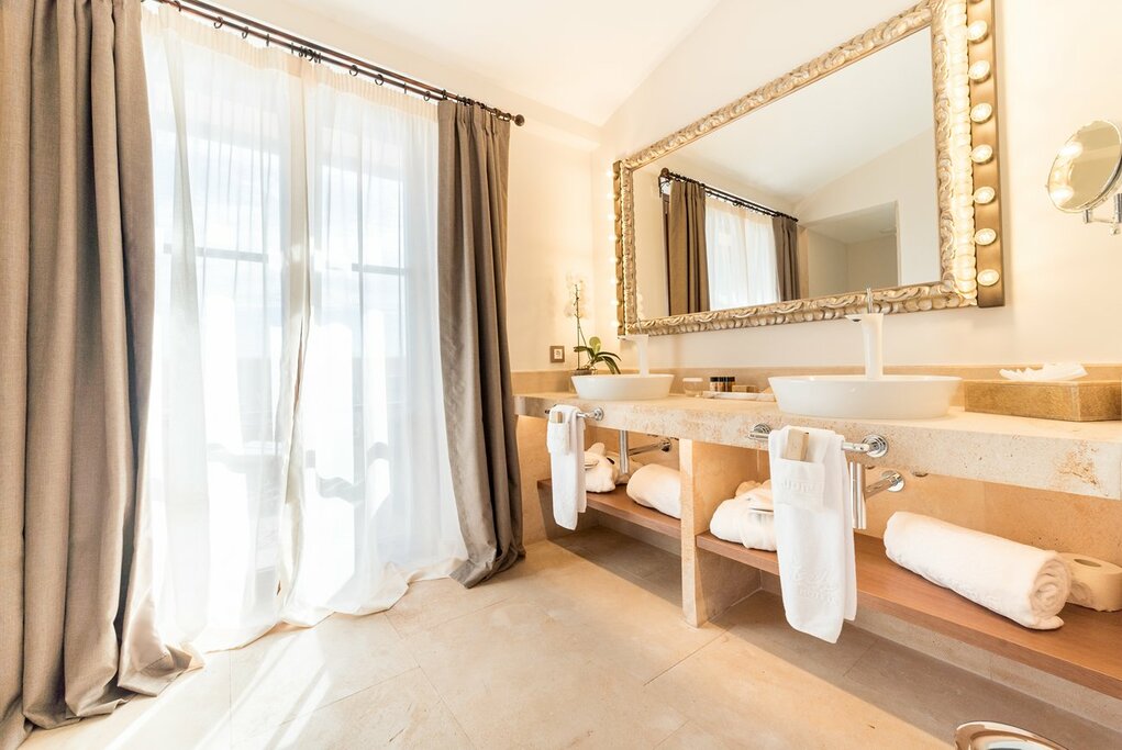 Hotel838
