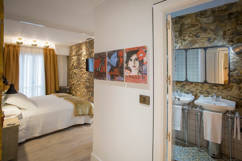 Hotel832