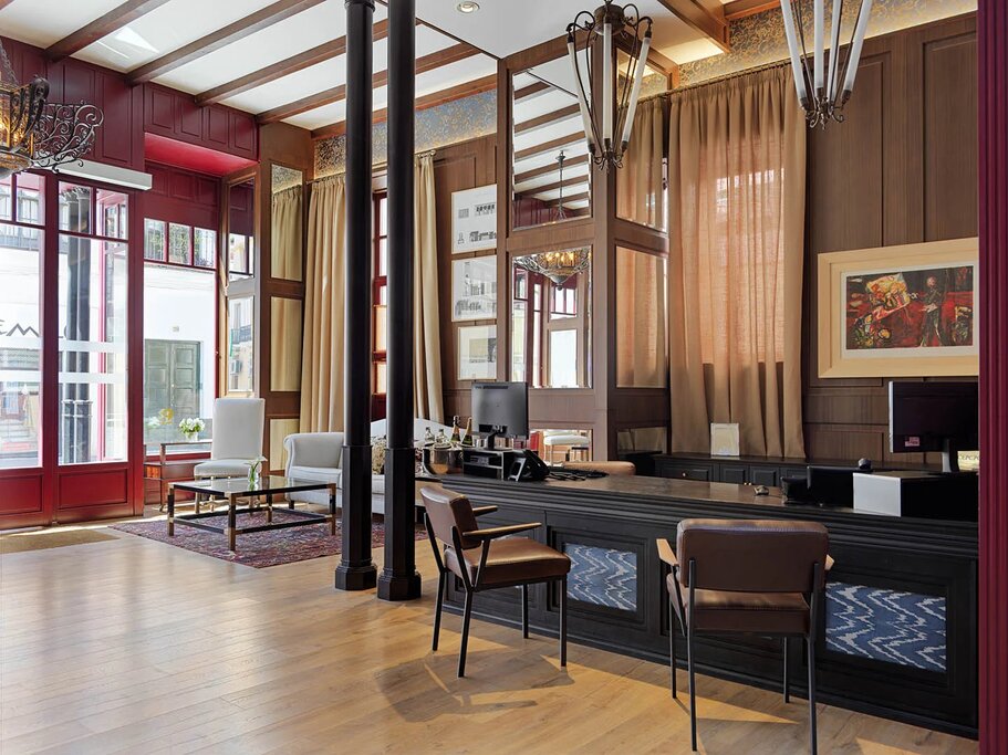 Hotel712