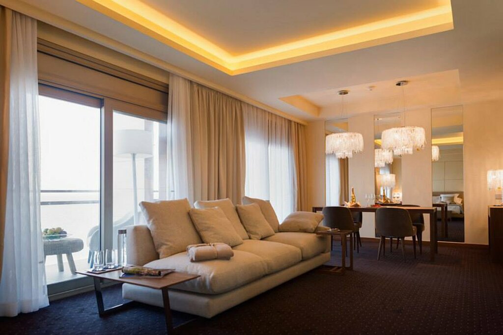 Hotel702