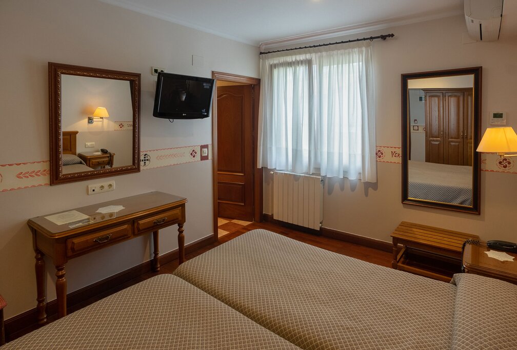 Hotel898