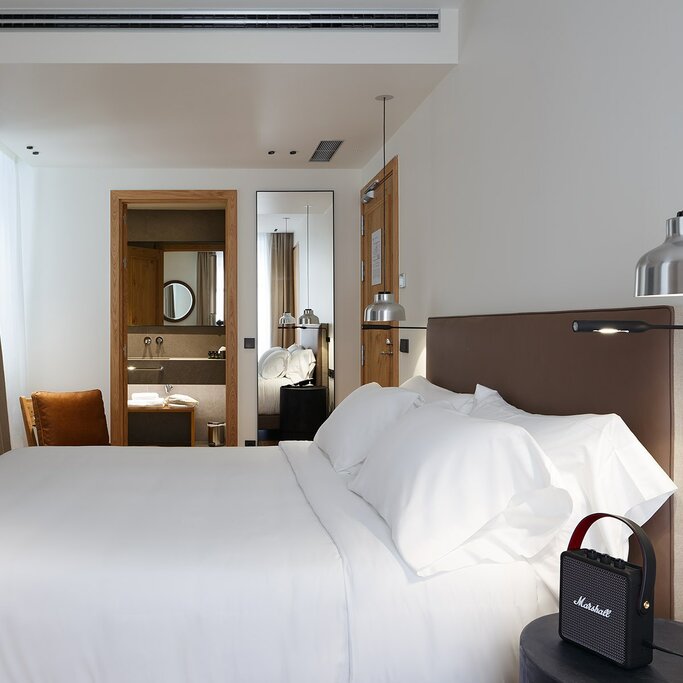 Hotel893