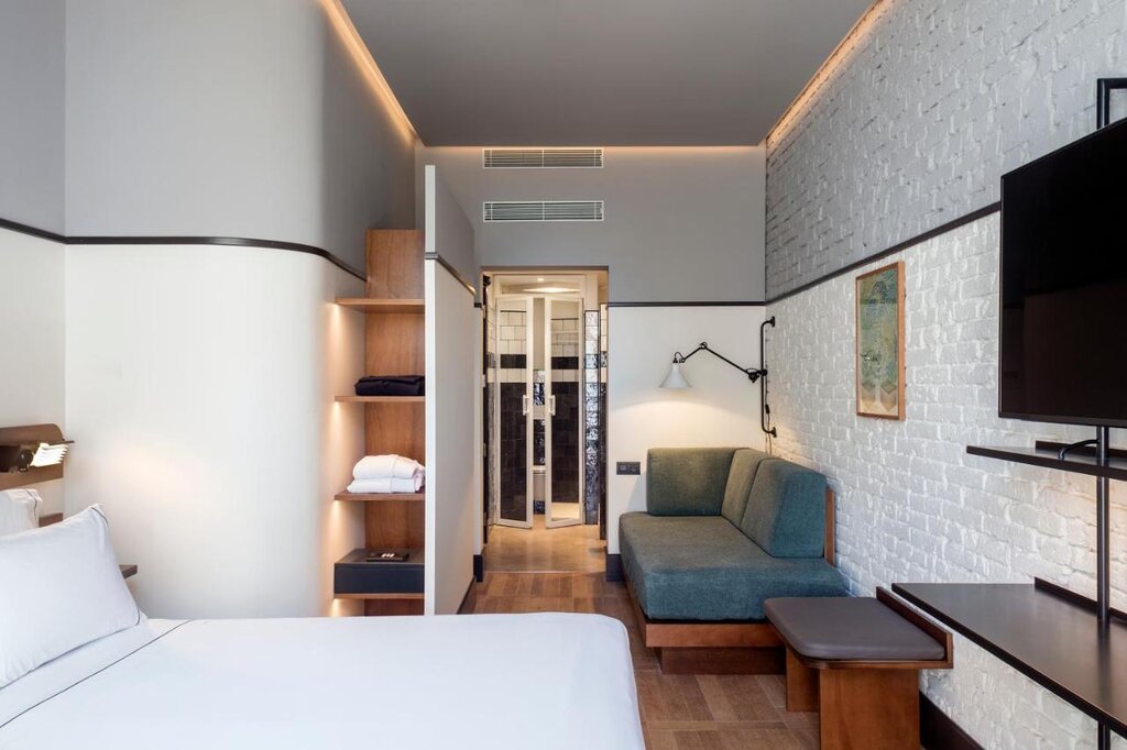 Hotel743