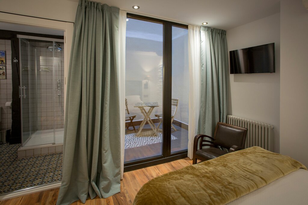 Hotel832