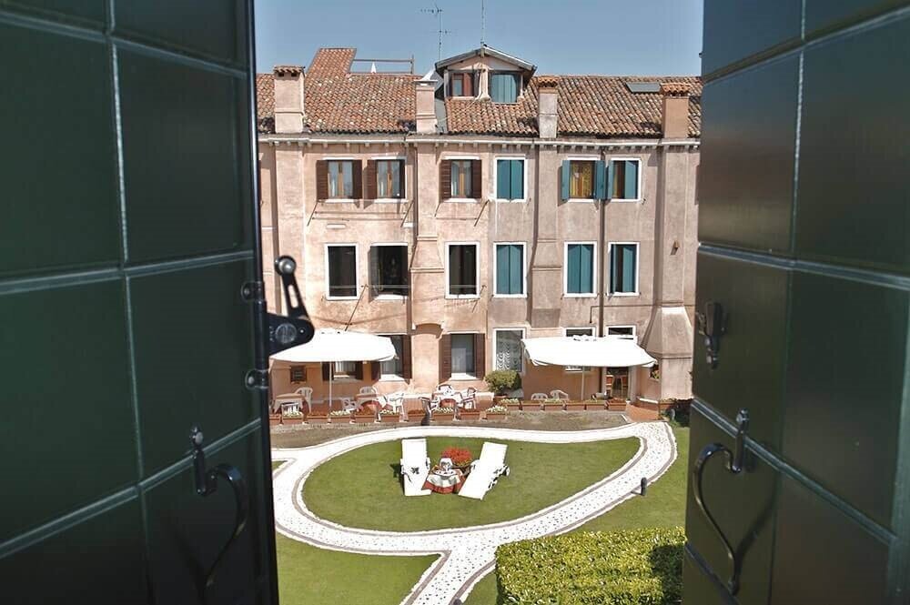 Hotel6