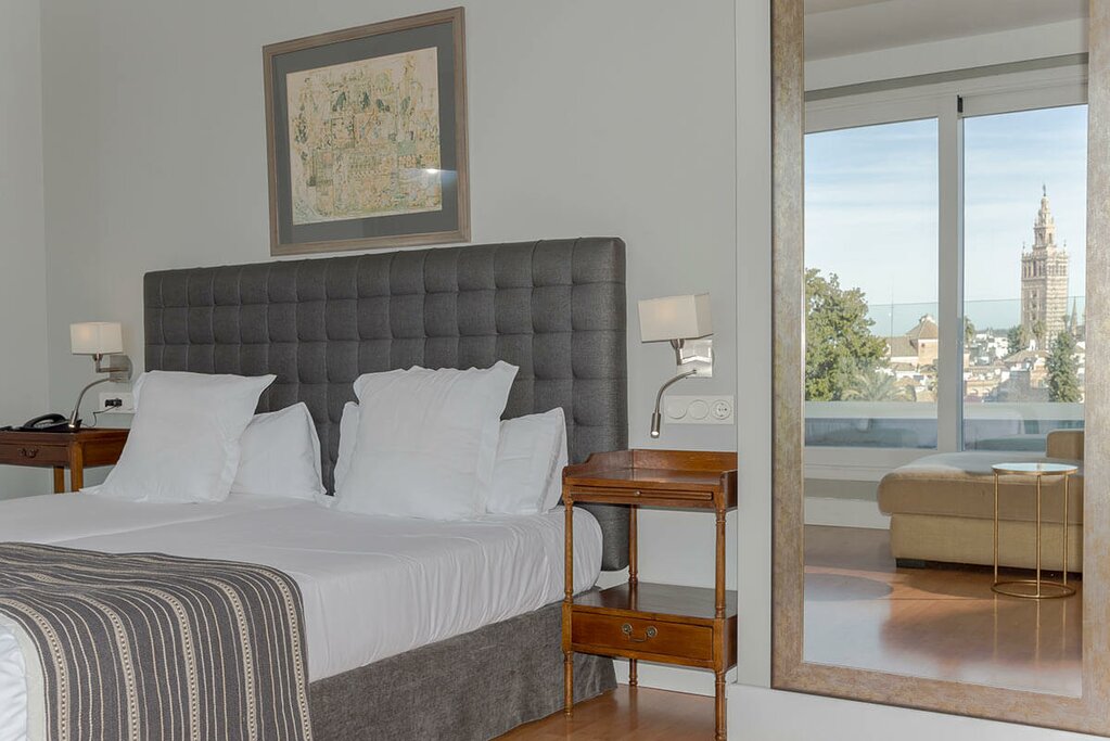 Hotel775