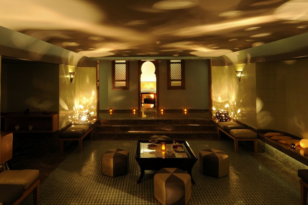 Hotel72