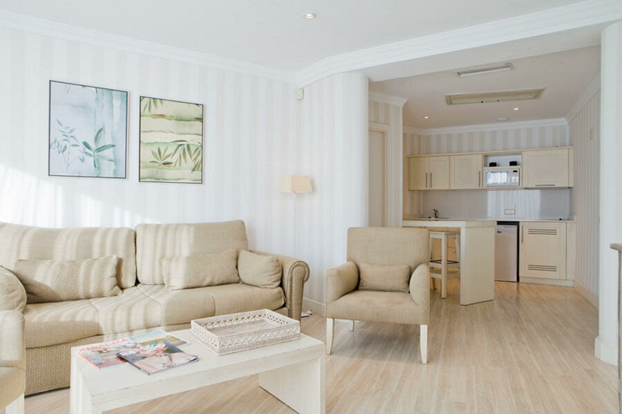 Hotel995