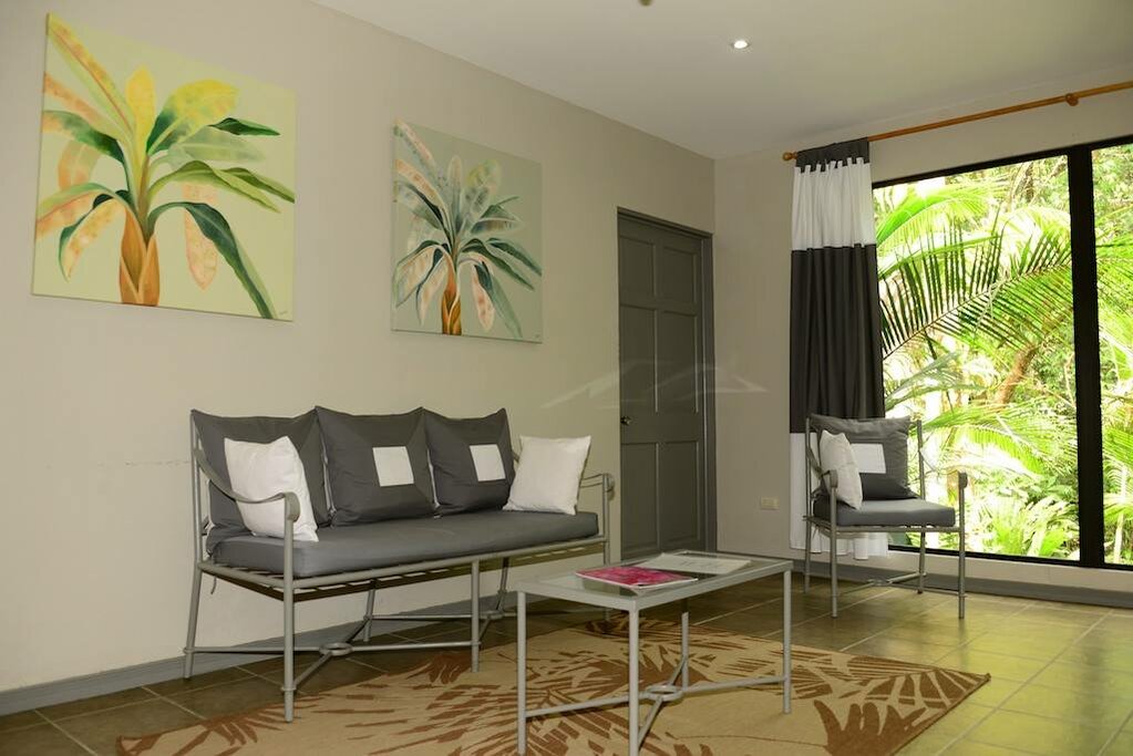 Hotel182