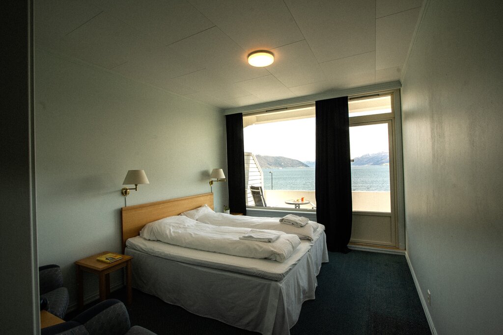 Hotel382