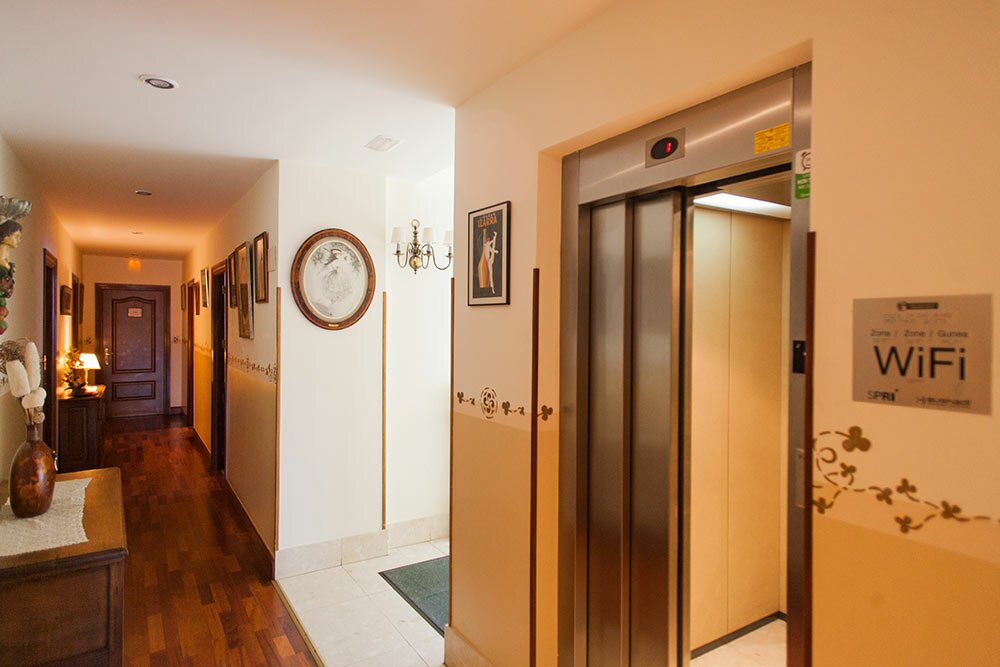 Hotel898