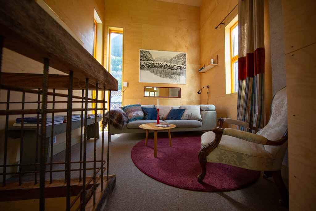 Hotel352