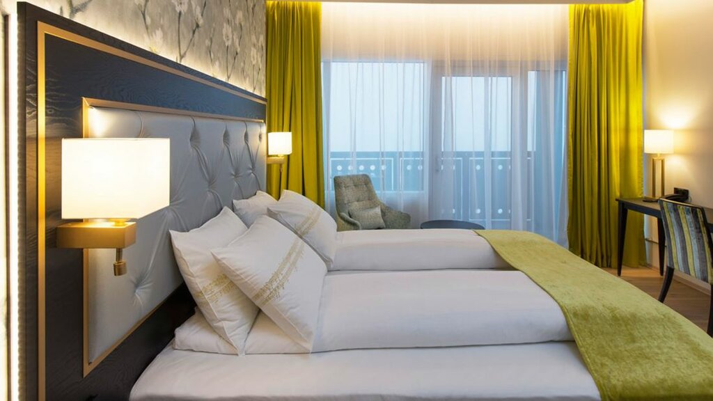 Hotel353