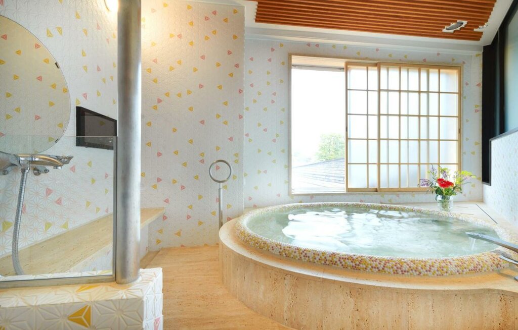 Hotel136