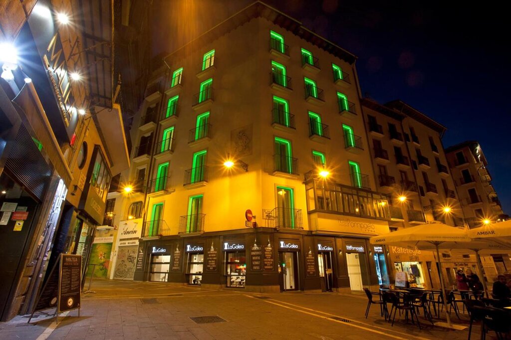 Hotel990