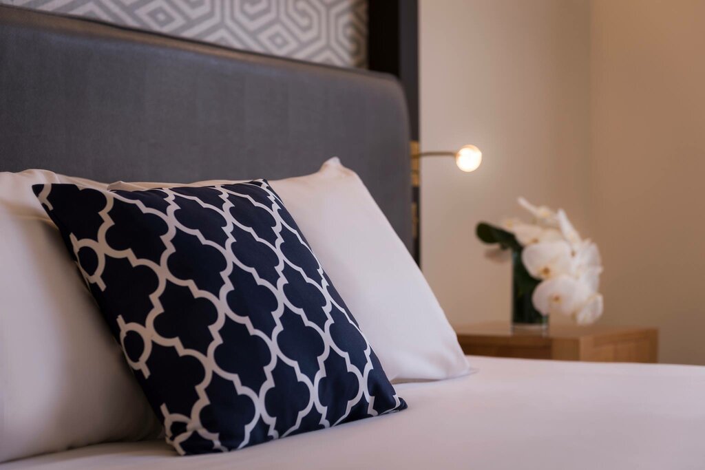 Hotel1300
