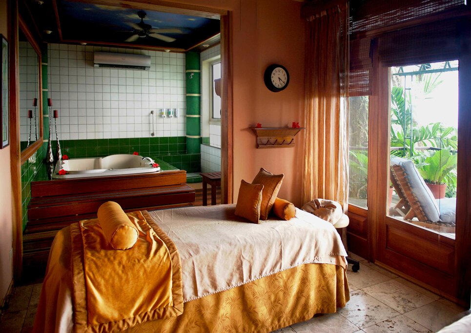 Hotel210
