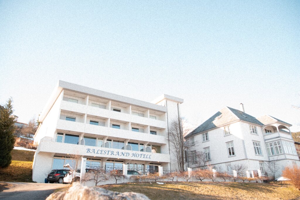Hotel382