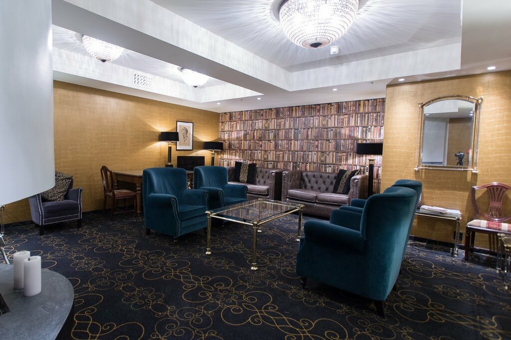 Hotel379