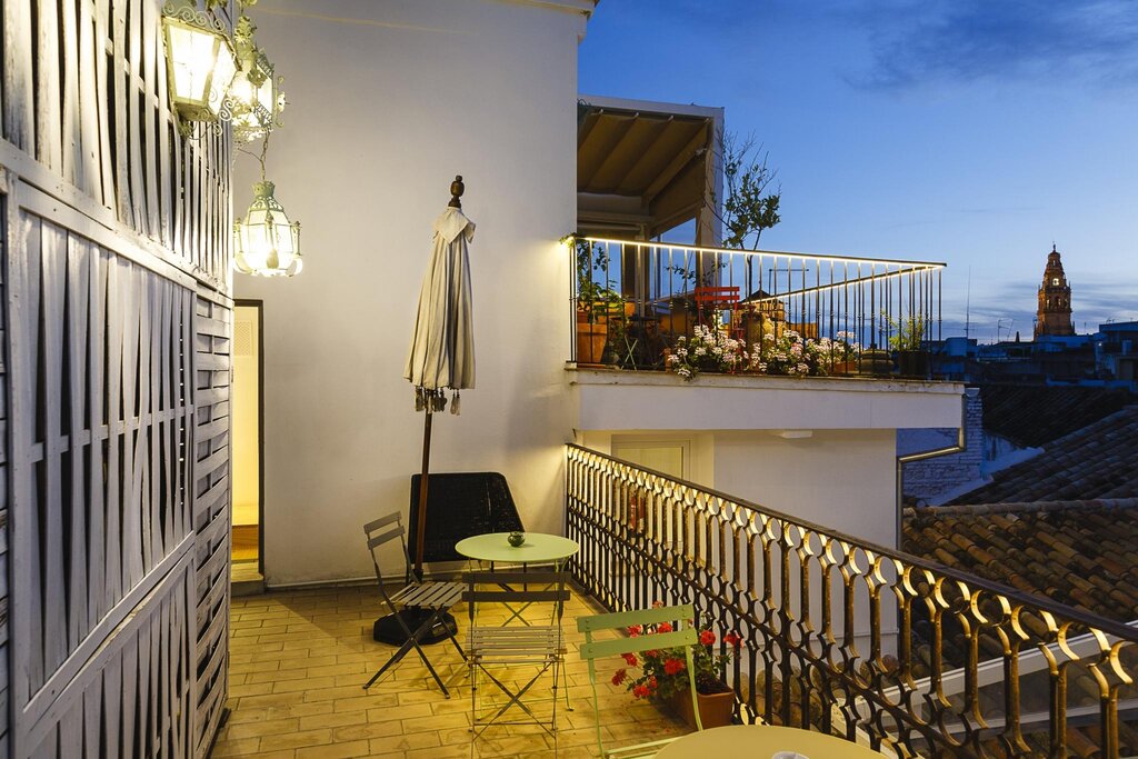 Hotel694