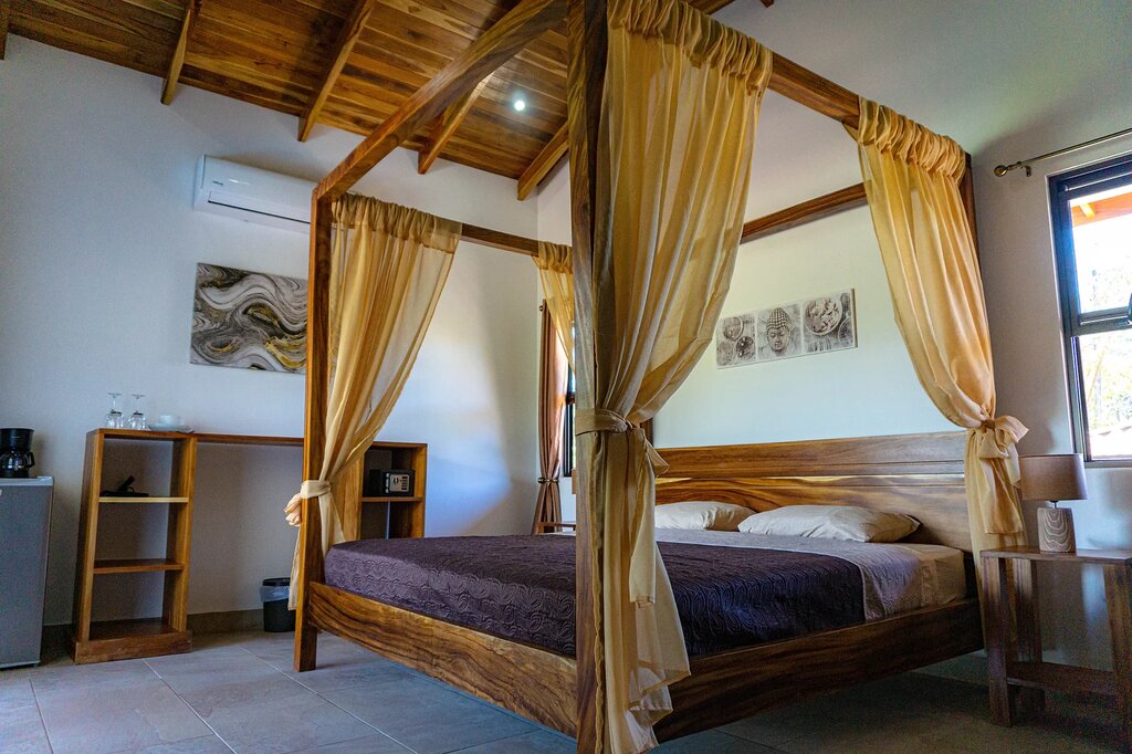 Hotel323