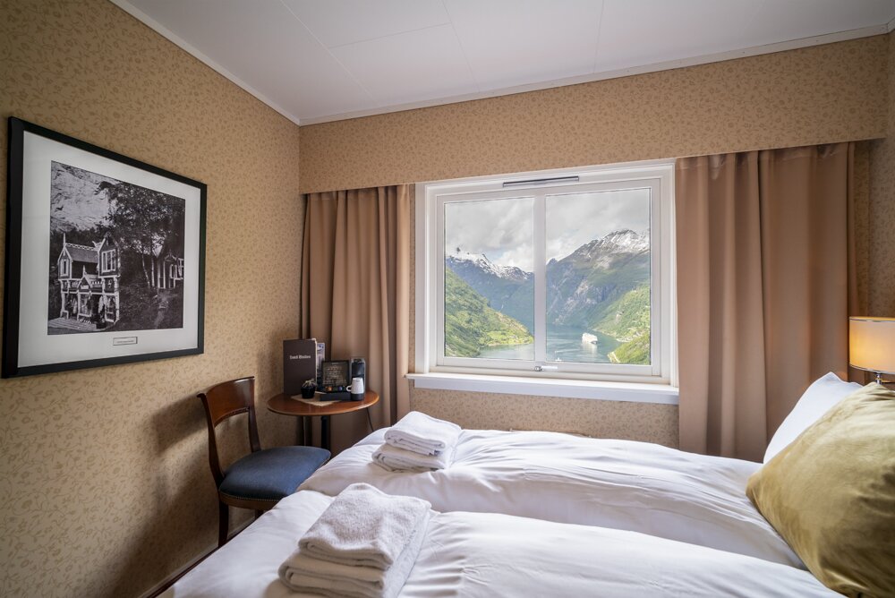 Hotel385