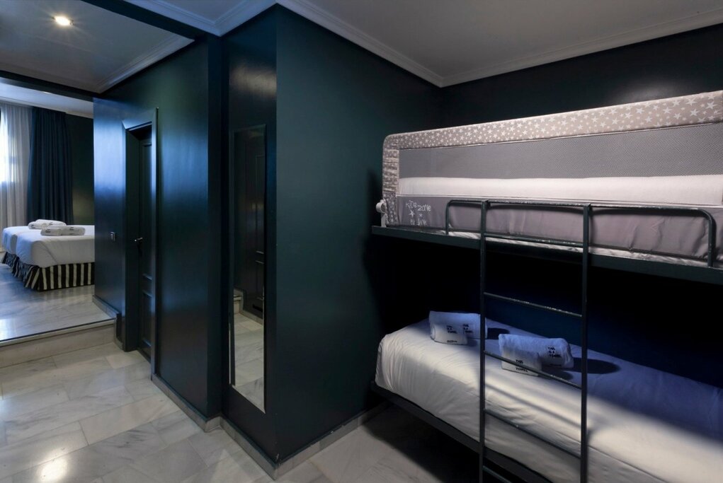 Hotel812