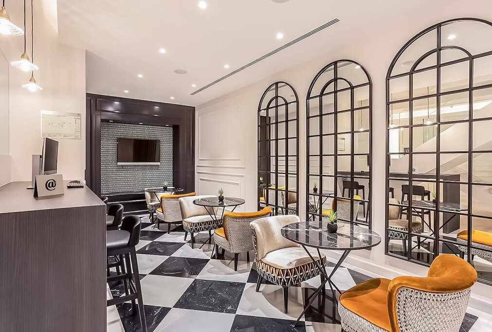 Hotel825
