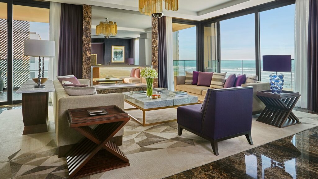 Hotel102