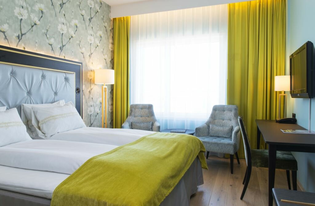 Hotel353