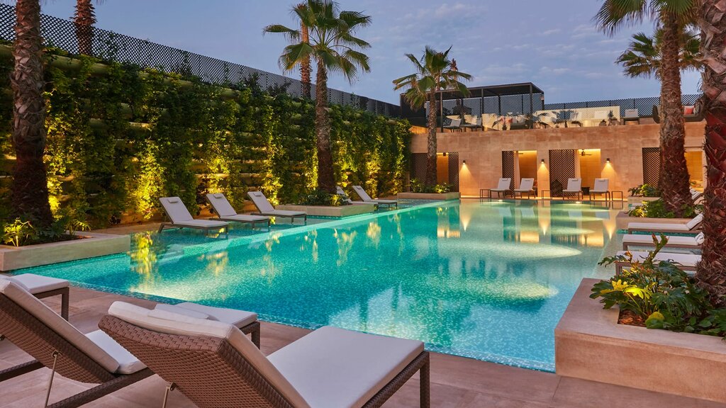 Hotel102