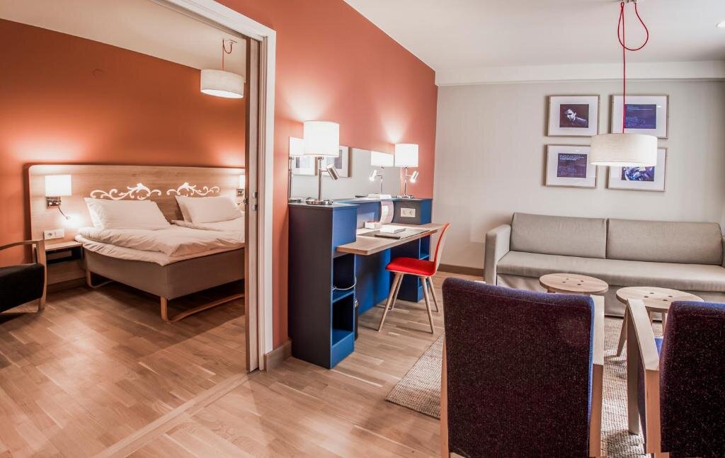 Hotel372