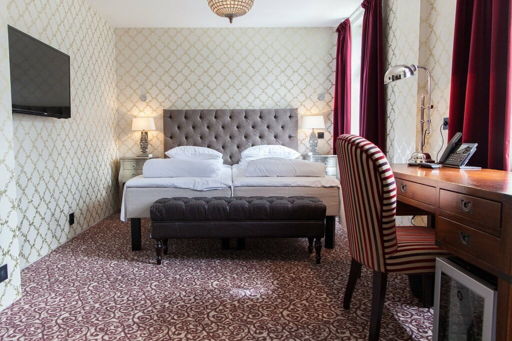 Hotel379