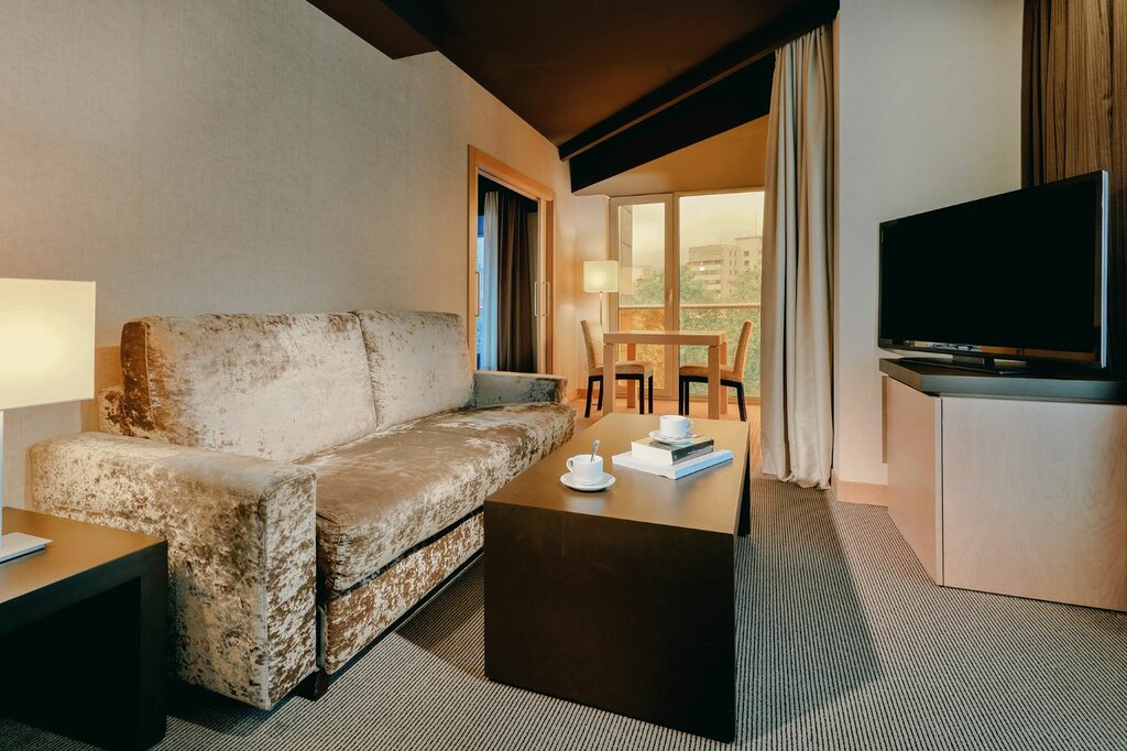 Hotel764
