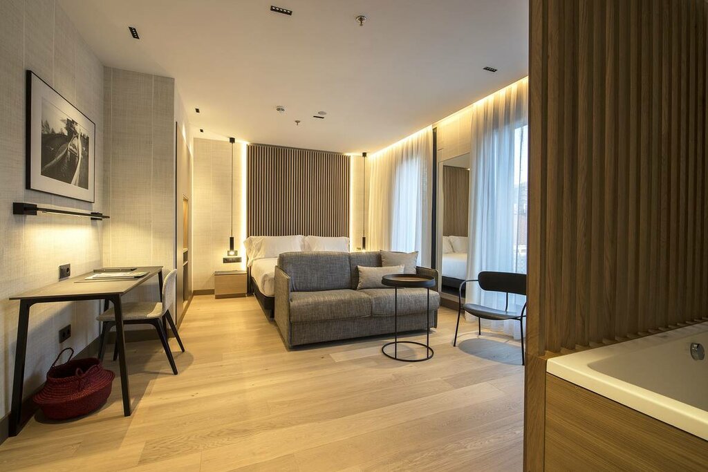 Hotel896