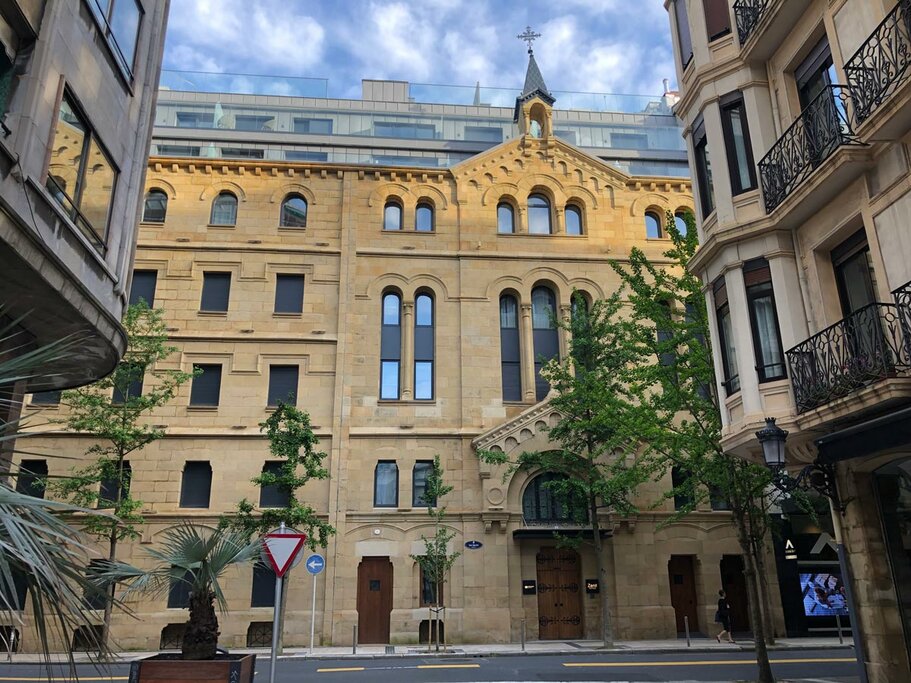 Hotel896