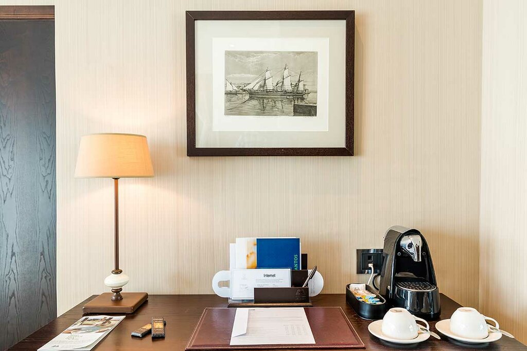 Hotel995
