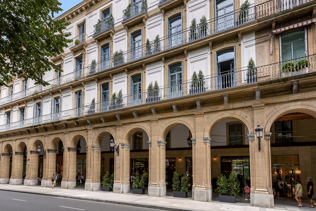 Hotel748